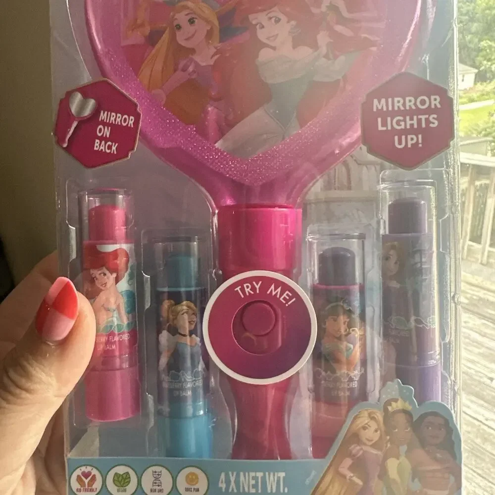 Disney Princesses Cosmetic Set With Lip Gloss And Light Up Mirror